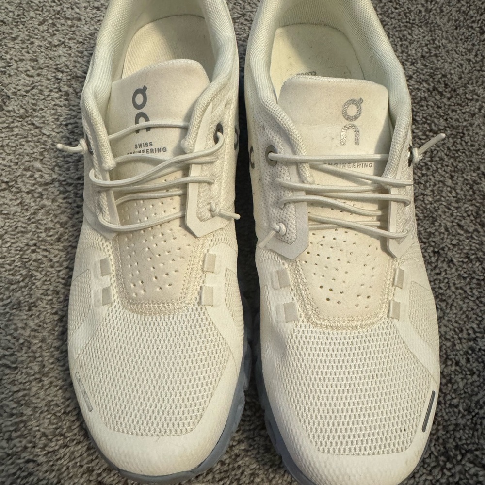 On Cloud White Sneakers Size Women’s 8